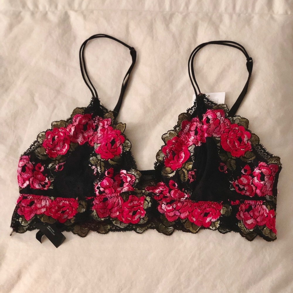 UO OUT FROM UNDER ROSES LACE LONGLINE BRALETTE (S) - Picture 4 of 4